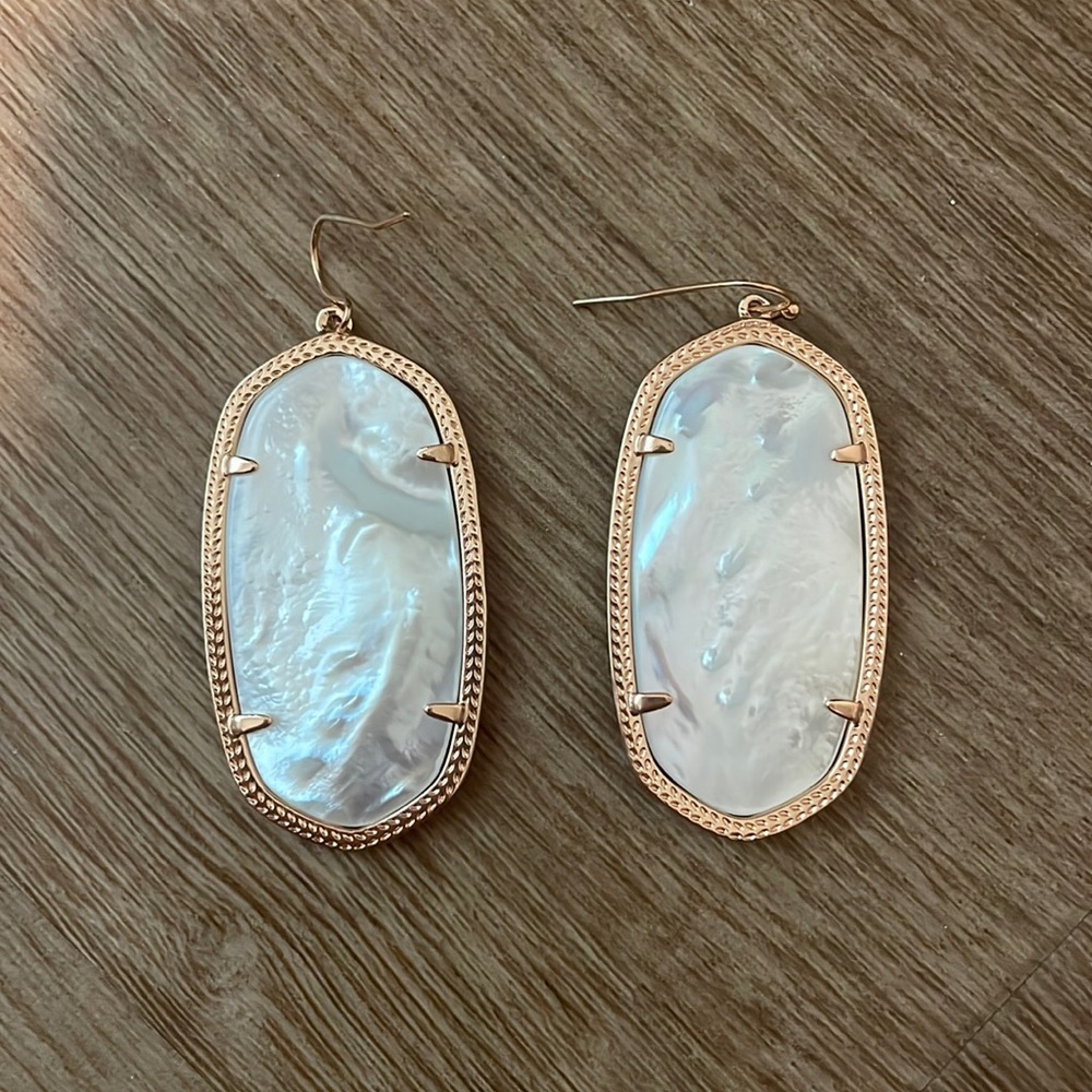 Kendra Scott Elle Gold Drop Earrings in Mother-of-Pearl